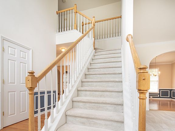 3rd image of 702 Country Club Dr