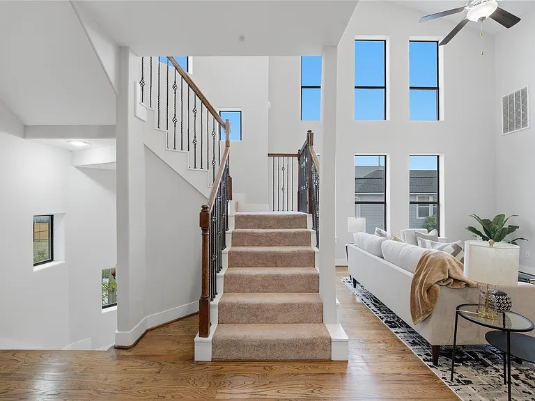 1420 Wilson St — Photo 8