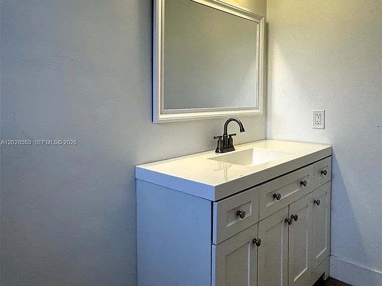 410 SE 2nd St #202 — Photo 12
