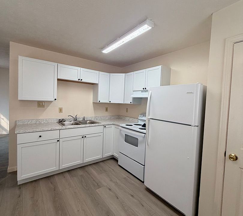 1st image of 408 Darley Crk