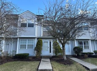 24 Spruce St, Pawling, NY 12564