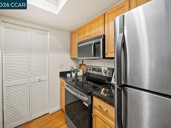 5th image of 2530 Oak Rd APT 303