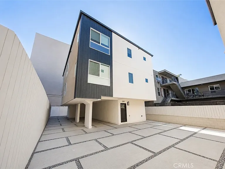 1243 N Sycamore Ave — Photo 7