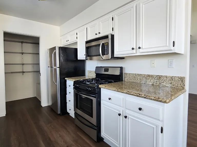 1427 Brockton Ave #201 — Photo 8