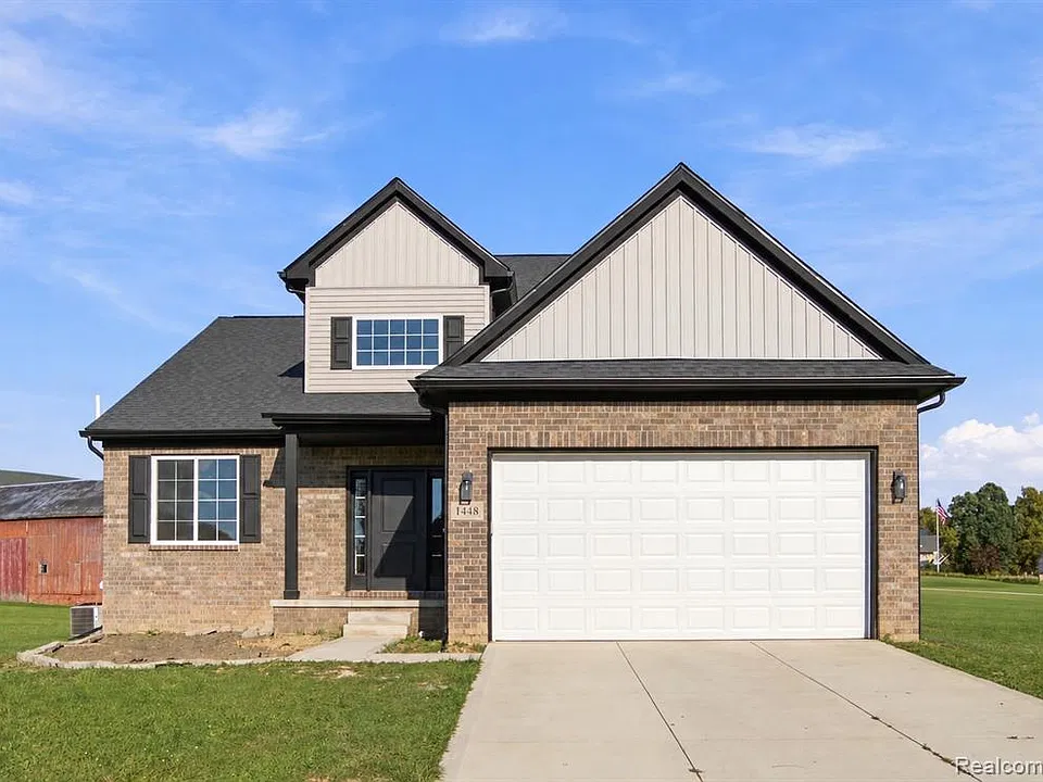 1448 Woodlake Ln