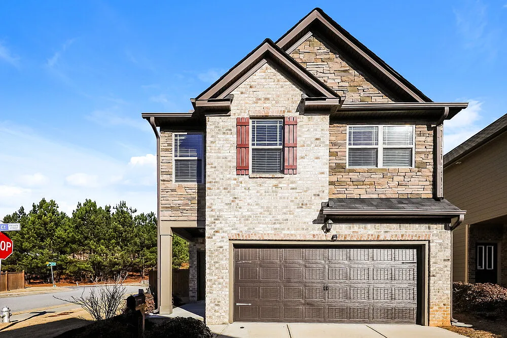 4 bed, 2.5 bath, 2100 sqft, $3,340 — Photo 1