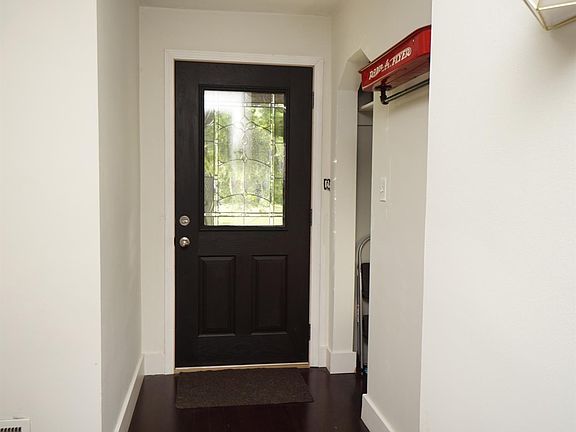 2nd image of 517 Hanna Ave