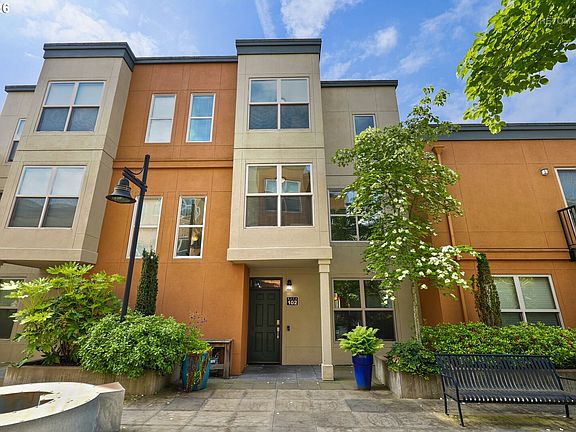 3rd image of 6279 NE Carillion Dr Unit 102