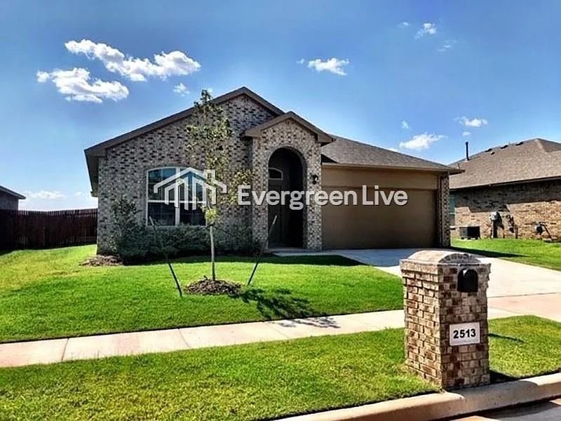 4 bed, 2.0 bath, 1583 sqft, $1,545 — Photo 2