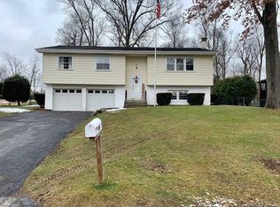 36 Reggie Dr, Wappingers Falls, NY 12590