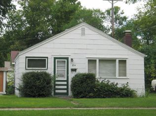 814 10th Ave S, Grand Forks, ND 58201