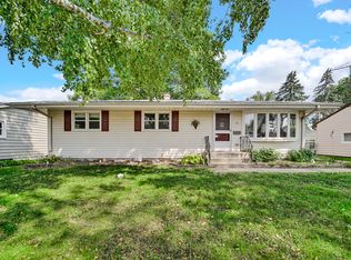 26 Wagner Dr, Cary, IL 60013