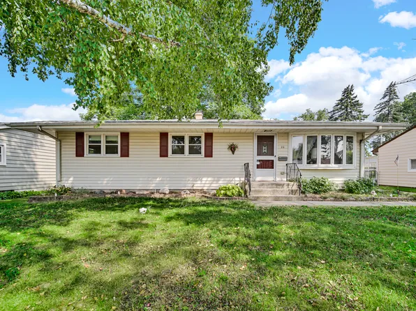 26 Wagner Dr, Cary, IL 60013