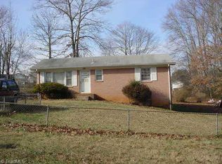 3025 Carolina Ave, Mount Airy, NC 27030