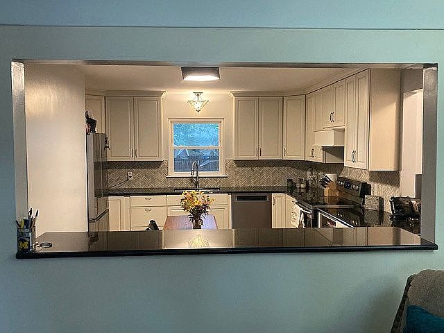 1st image of 960 Meadowlawn St