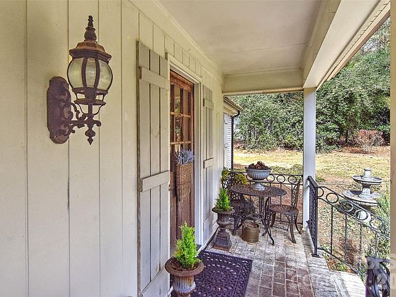 3rd image of 6117 Cherry Tree Ln