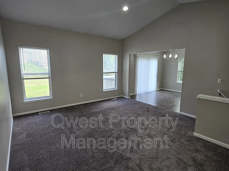6981 Sienna Dr SE — Photo 2