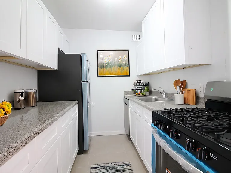 401 2nd Ave #24E — Photo 6