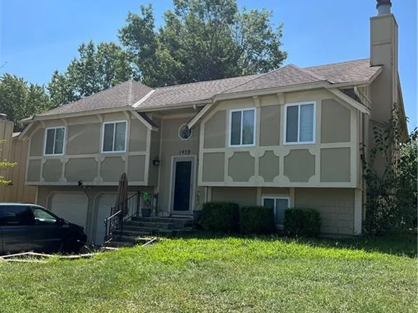 1459 N Mart Way Dr, Olathe, KS 66061