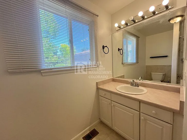 1385 Laurenwood Way — Photo 11