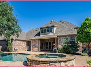 8108 Oak Knoll Dr, North Richland Hills, TX 76182