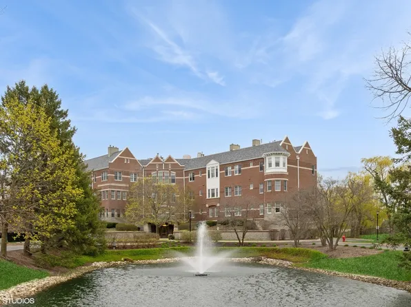 2365 Waukegan Rd APT 2C, Northbrook, IL 60062
