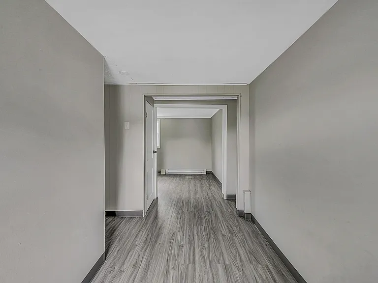 401 McLean St — Photo 6