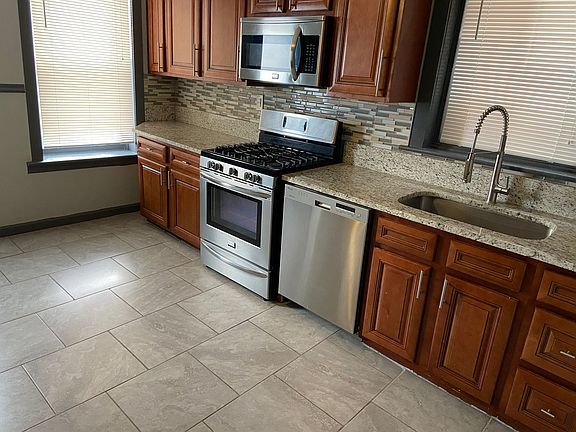 4th image of 4940 Odell St #4942-1F