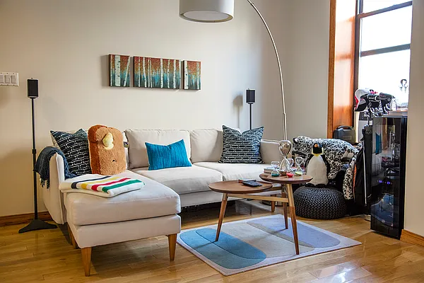 Rented by Easy Rental LLC | media 71