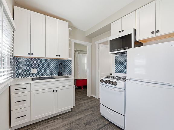 2nd image of 1201 S Lincoln St