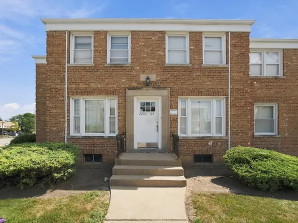 2203 S 13th Ave APT 11A, Broadview, IL 60155