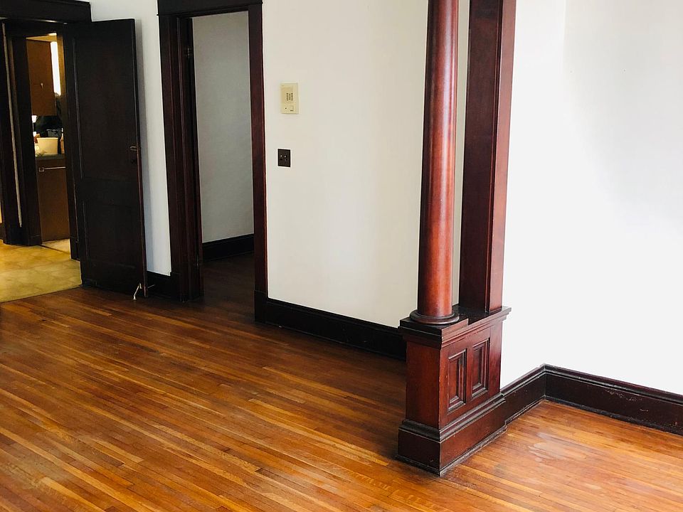 living room looking into dining room and bedroom door entrance w/ view to kitchen.