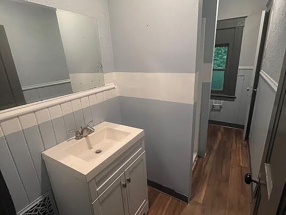 4th image of 460 8th St