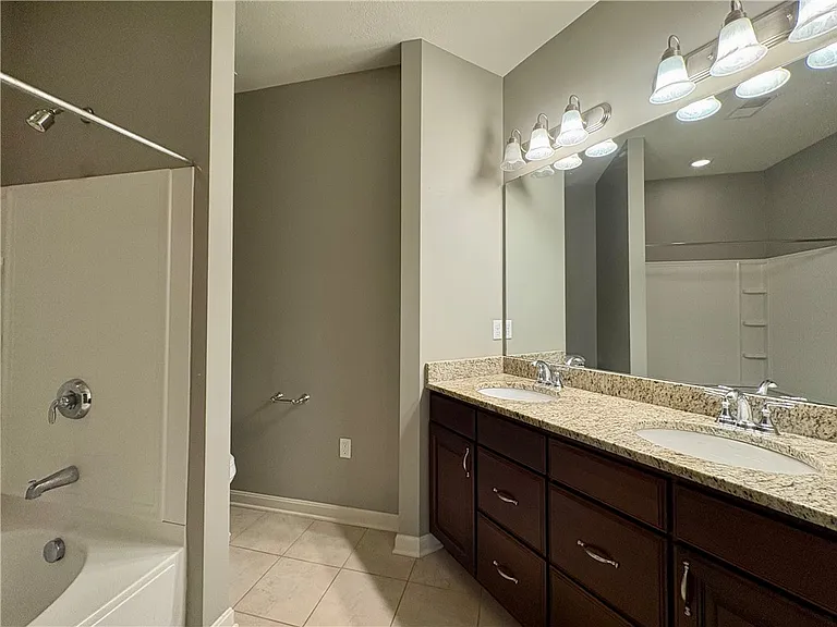 2046 Croghan Dr — Photo 13