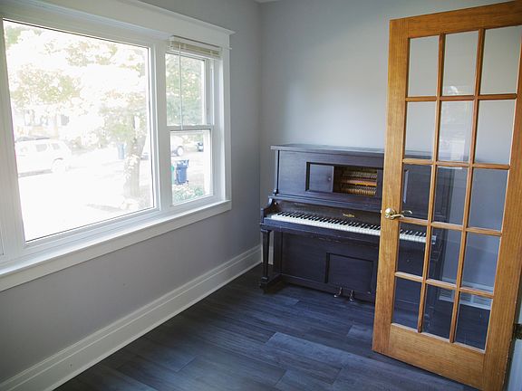 4th image of 368 Cumberland Ave #1