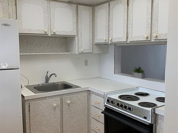 3rd image of 2930 Point East Dr #610