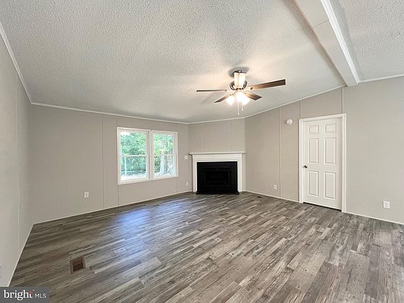 3rd image of 137 Pin Oak Dr