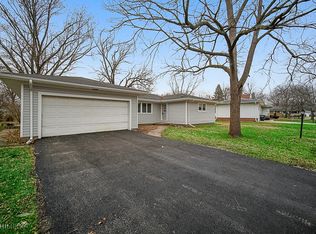 3336 N Manor Dr, Lansing, IL