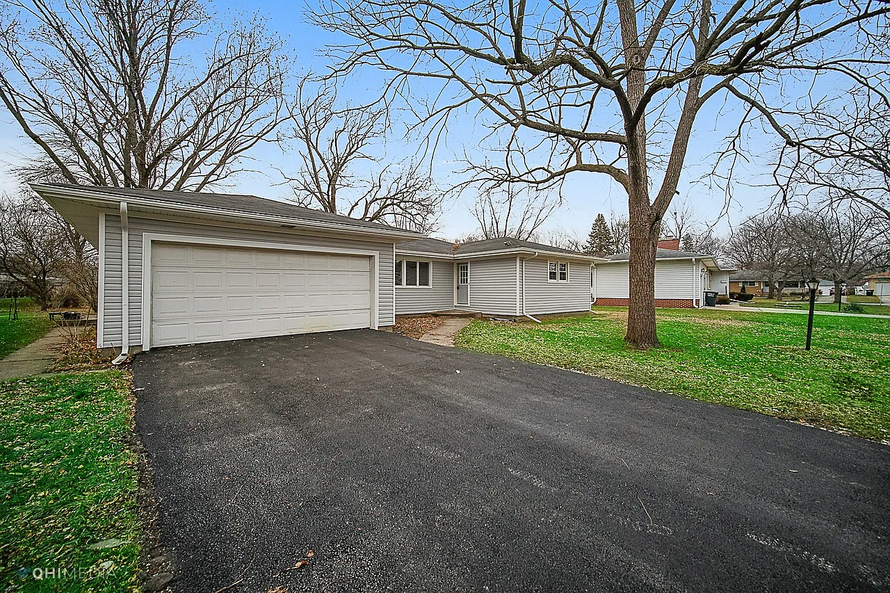 3336 N Manor Dr photo 1