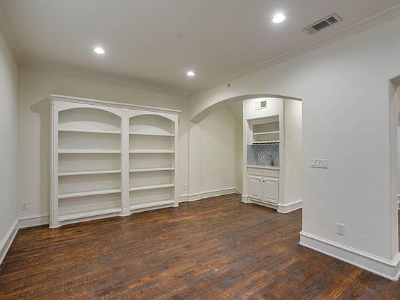 5th image of 4110 McKinney Ave APT 5