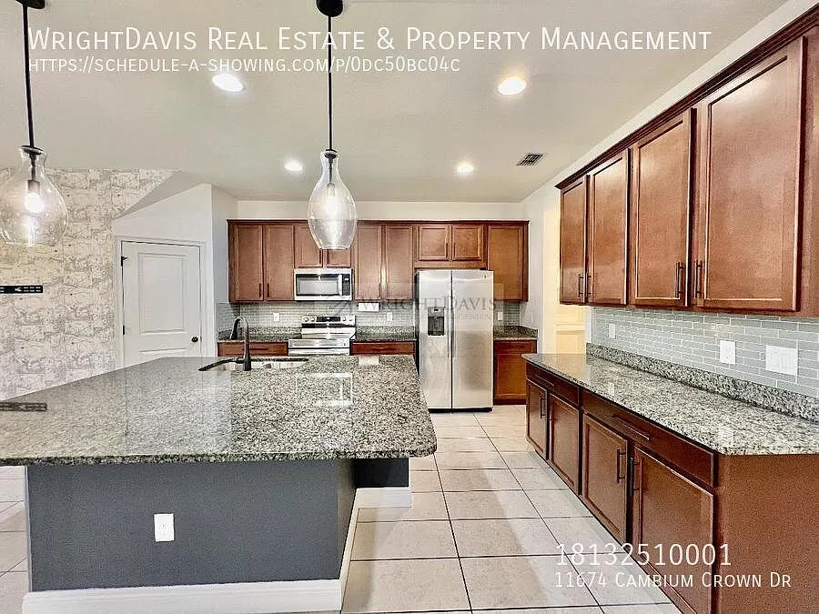 Beautiful Townhome in Gated Boyette Park Riverview — Photo 4