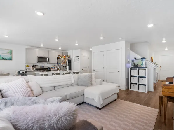 1033 E Reef Dr, Saratoga Springs, UT 84045