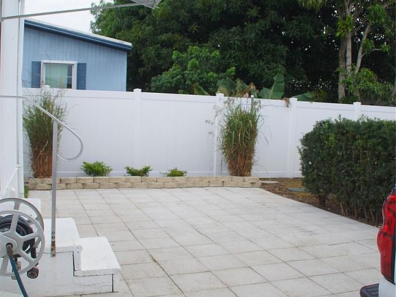 4th image of 5310 SW 28th Avenue