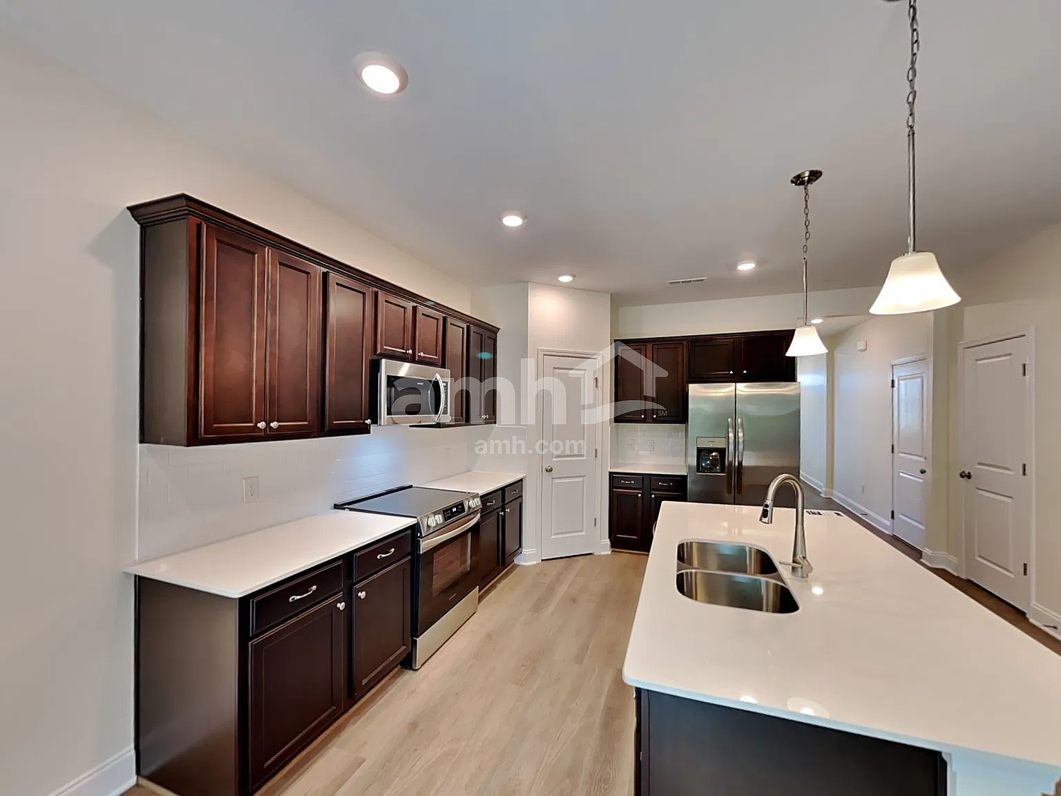 4 bed, 2.5 bath, 2297 sqft, $2,685 — Photo 3