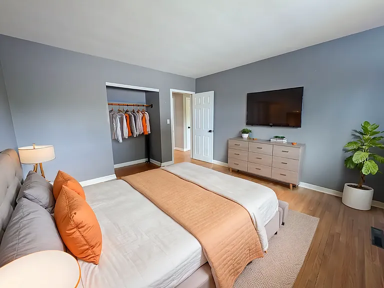 6332 Sherwood Rd — Photo 18