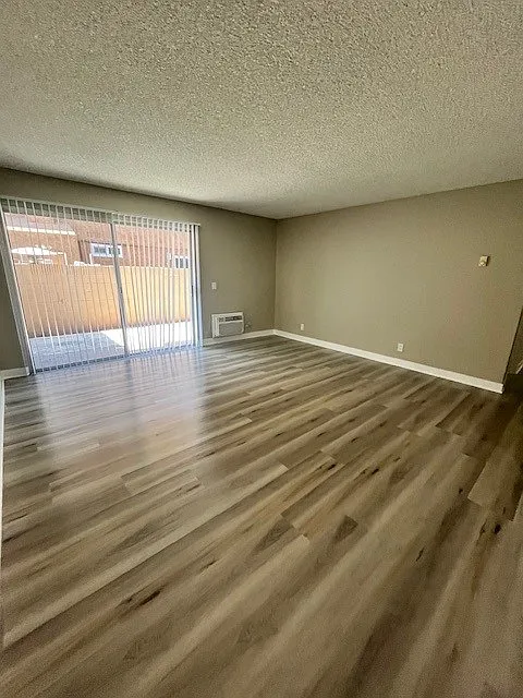 Oak Tree Apartments — Photo 3