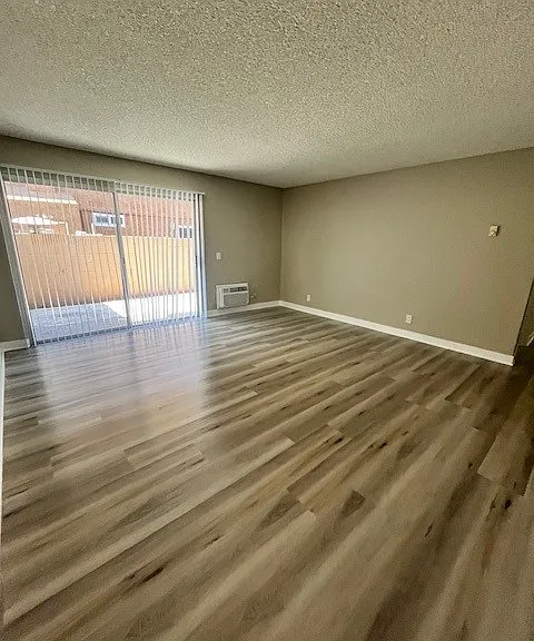Oak Tree Apartments — Photo 3