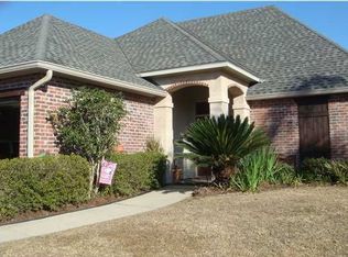 107 Southlake Cir, Youngsville, LA 70592