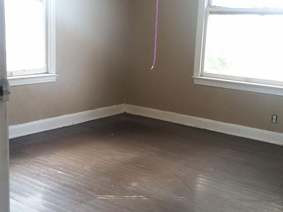 3rd image of 3520 Kenwood Dr