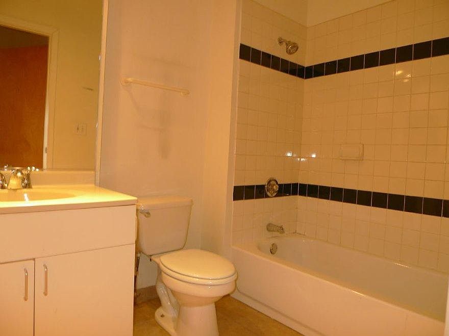2nd image of 1901 S Clark St #603